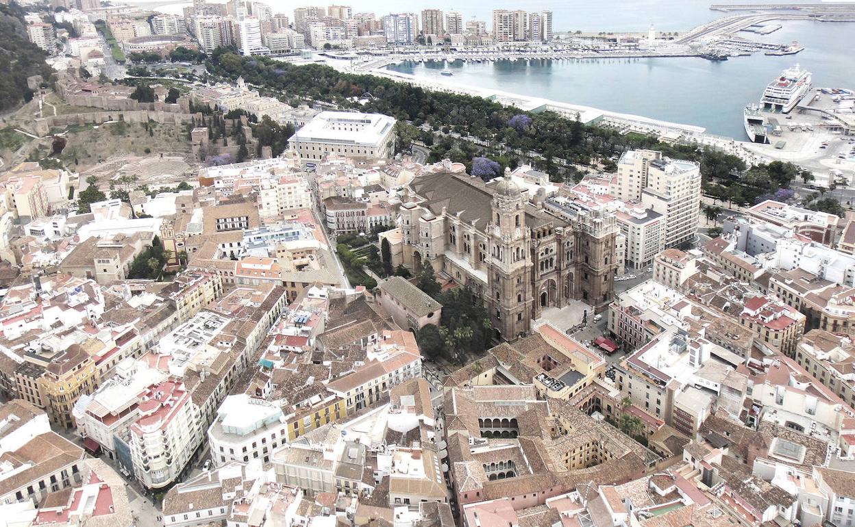 Recreación de la Catedral con el proyecto de cubierta a dos aguas diseñado por los arquitectos Juan Manuel Sánchez La Chica y Adolfo de la Torre Prieto. 