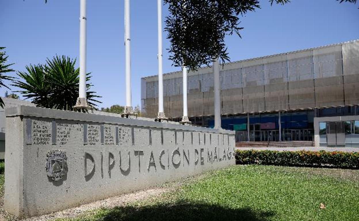 Vista de la fachada principal de la Diputación de Málaga.