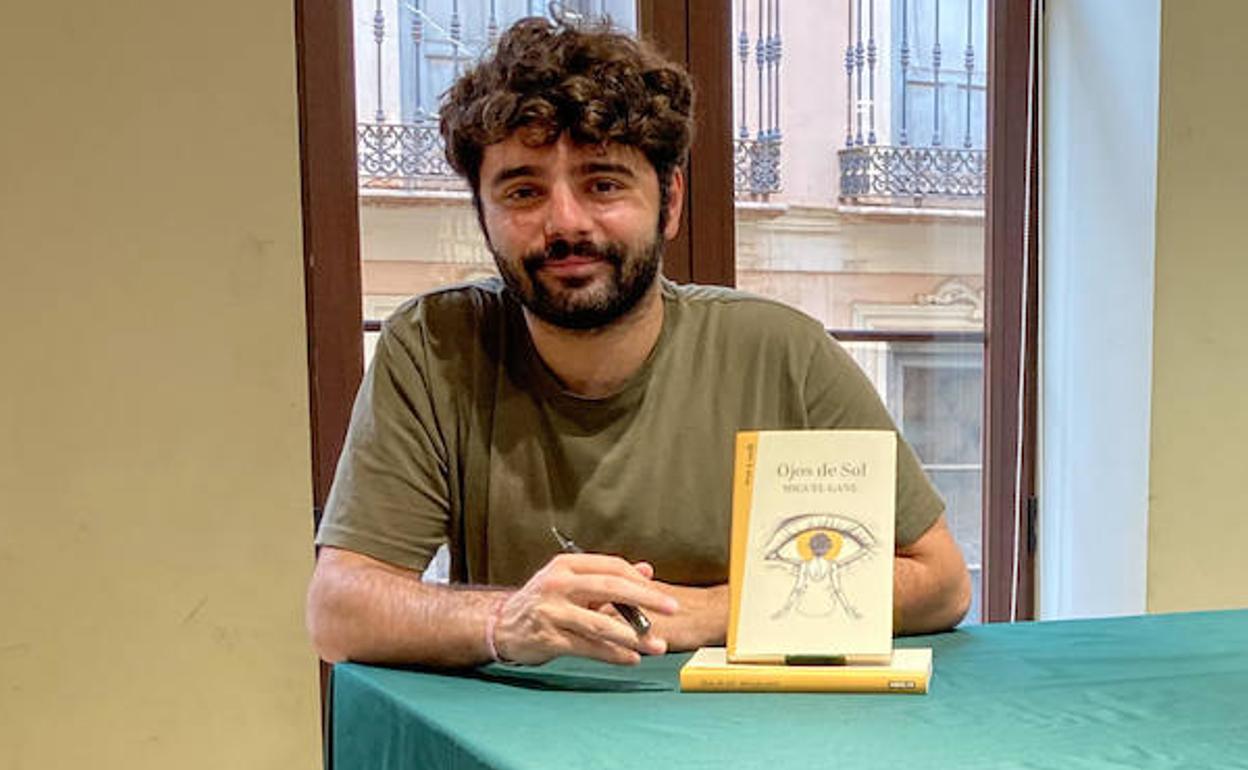 Miguel Gane, el poeta de las redes sociales: «Quiero demostrar que no somos una generación débil»