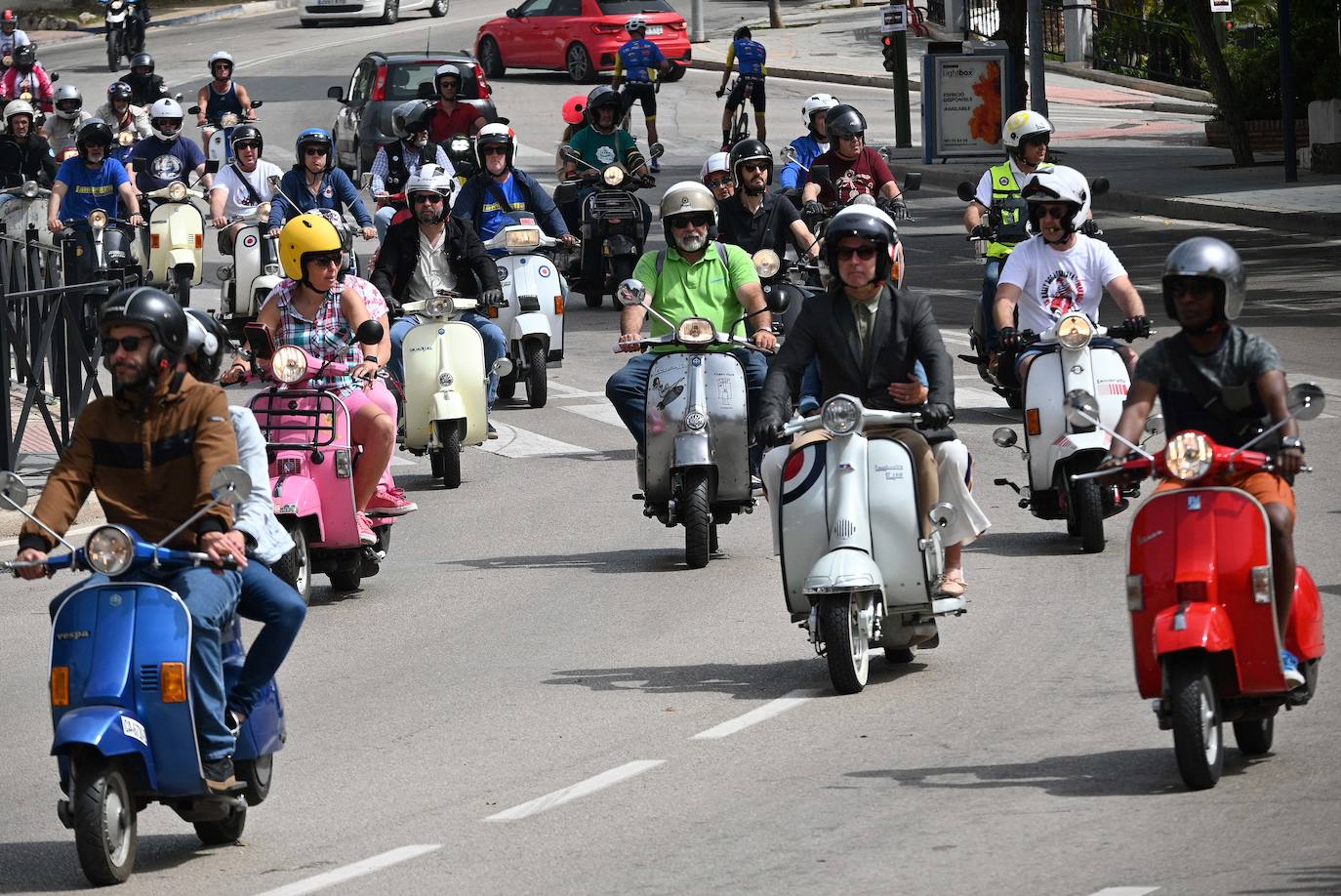 Las motos clásicas recorren Marbella. 