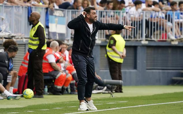 El Málaga pierde con el Burgos en La Rosaleda. 