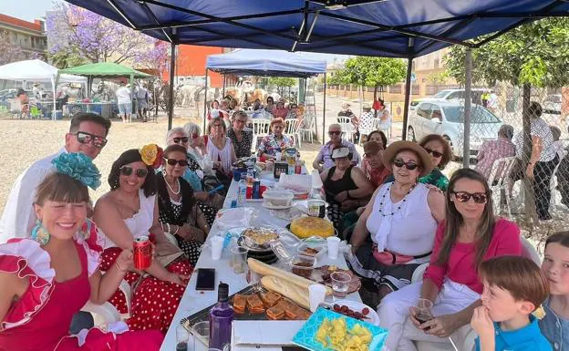 Imagen principal - Campanillas celebra la romería en honor a San Isidro Labrador