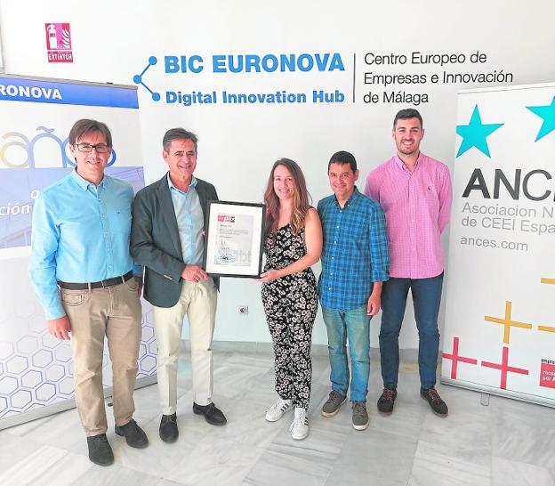 Entrega de la marca EIBT al equipo de Predictiva.