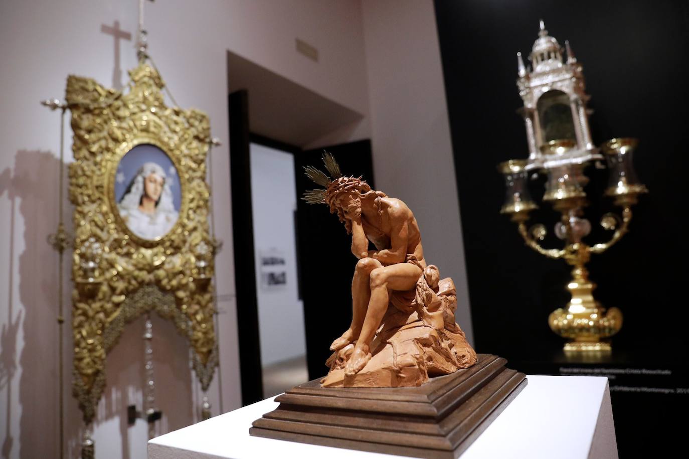 La última exposición por el centenario de la Agrupación de Cofradías podrá visitarse hasta finales de julio. 