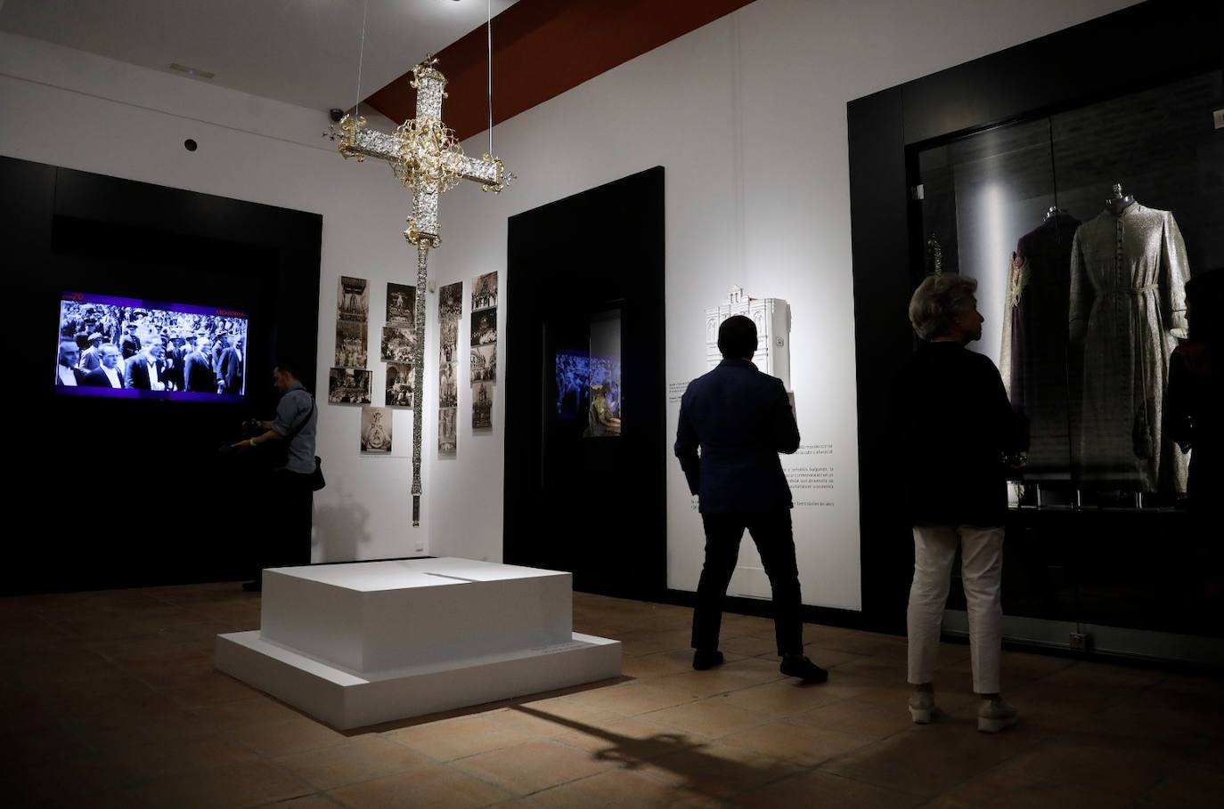 La última exposición por el centenario de la Agrupación de Cofradías podrá visitarse hasta finales de julio. 