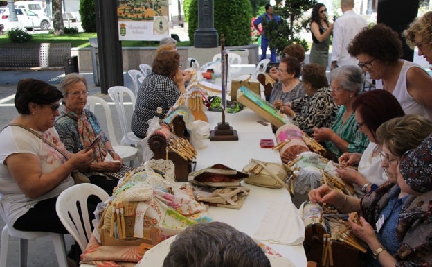 Imagen principal - Encuentro de bolillos y otras actividades gastronómicas.