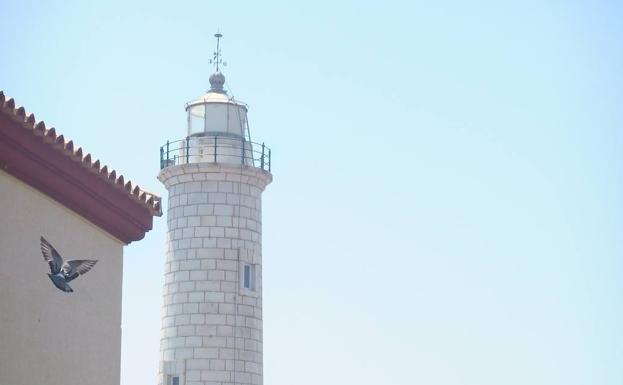 Faro de Calaburras, en la costa de Mijas.