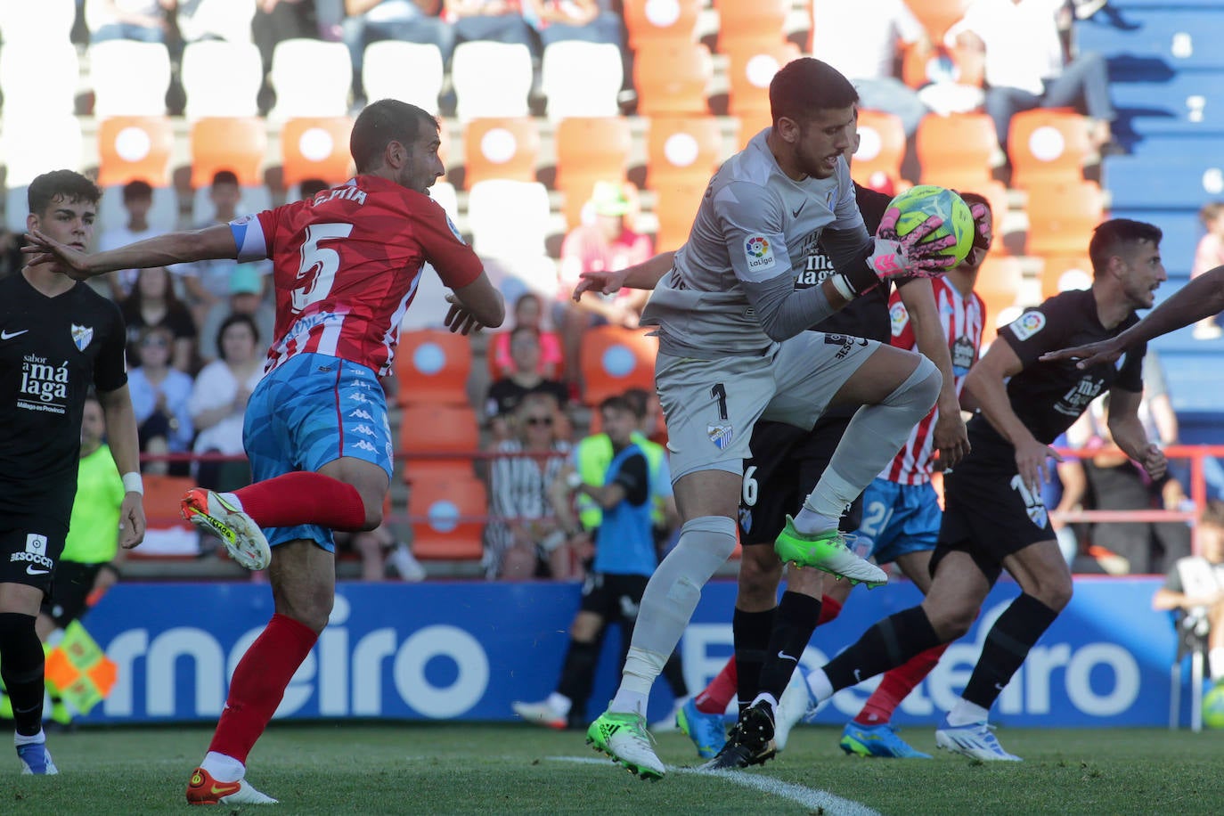 El Málaga despide la temporada con derrota en Lugo. 