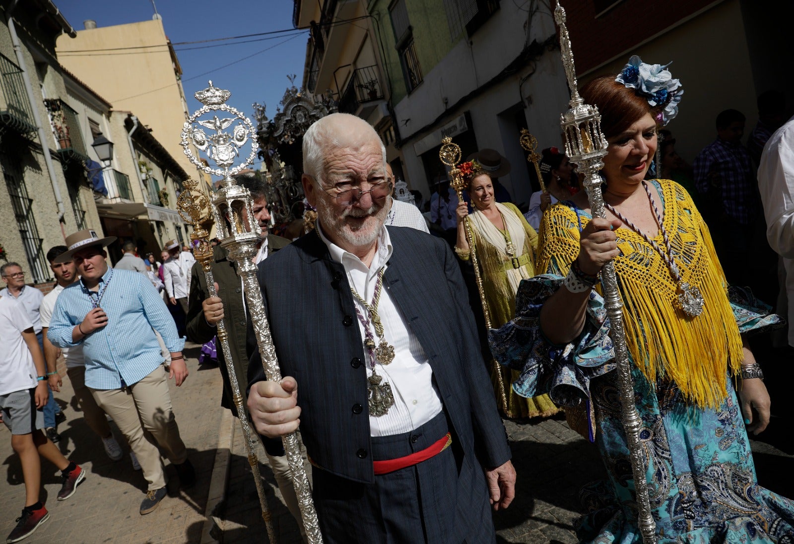 Los romeros han emprendido la marcha hacia Huelva este sábado 28 de mayo tras la misa oficiada a las 8.00 horas en la parroquia de la Santísima Trinidad, templo donde se encuentra establecida la corporación desde 2019.