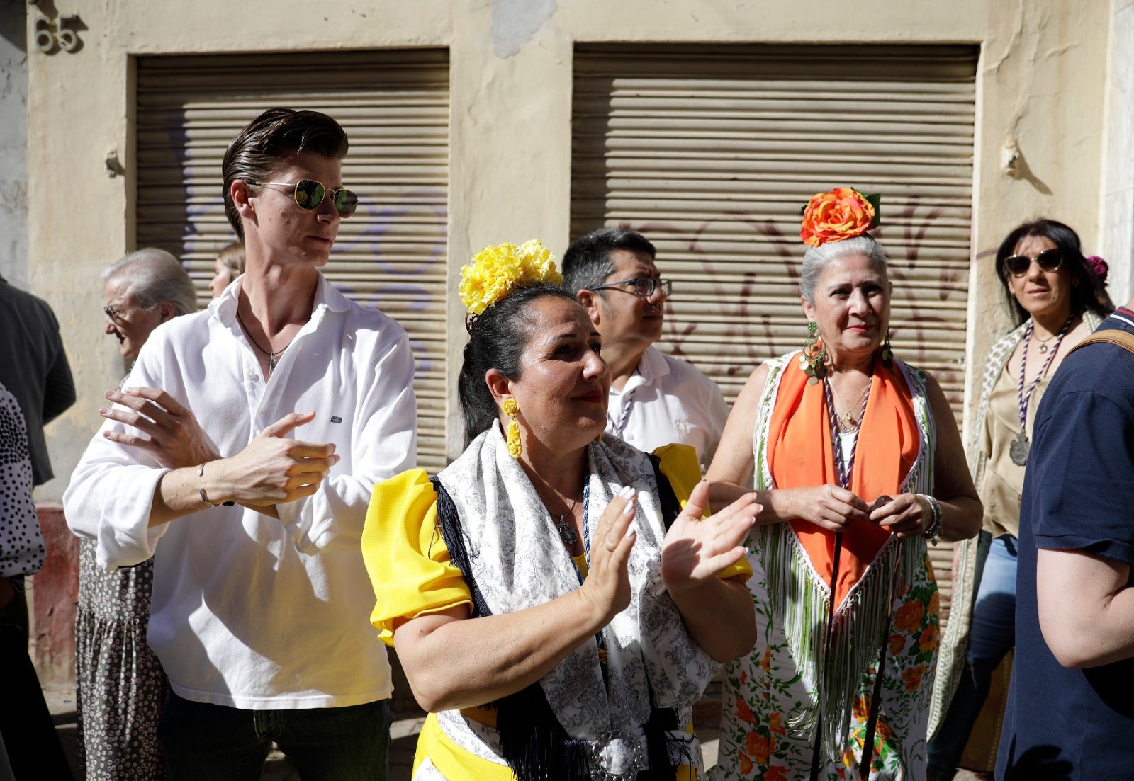 Los romeros han emprendido la marcha hacia Huelva este sábado 28 de mayo tras la misa oficiada a las 8.00 horas en la parroquia de la Santísima Trinidad, templo donde se encuentra establecida la corporación desde 2019.