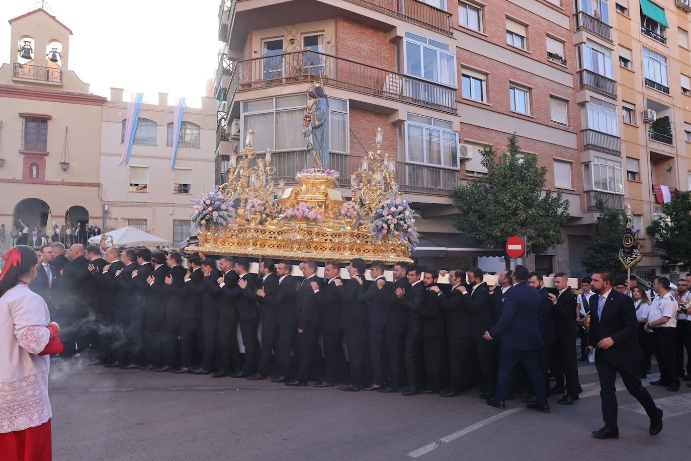 Procesión de María Auxiliadora por las calles de Málaga. 