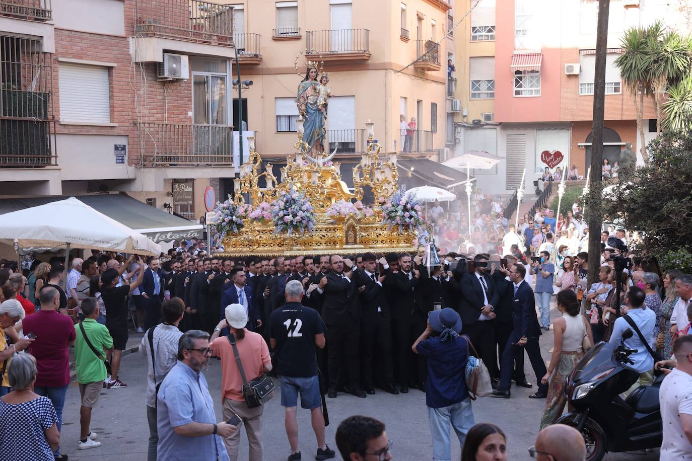 Procesión de María Auxiliadora por las calles de Málaga. 