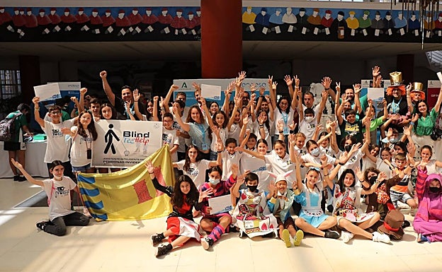 Foto de familia de todos los ganadores. 