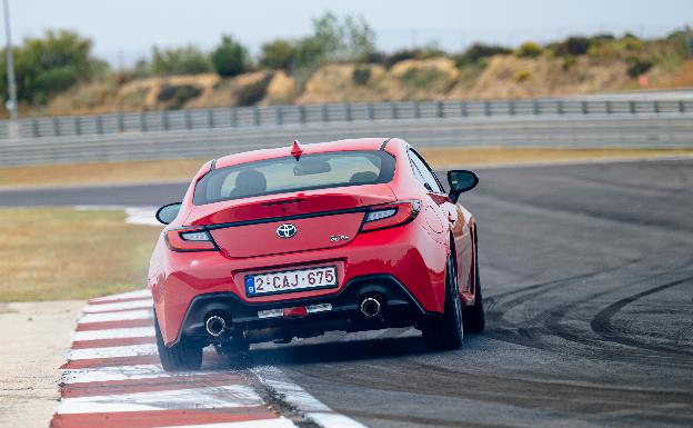 Toyota GR86, la última oportunidad para apasionados de la gasolina y el cambio manual