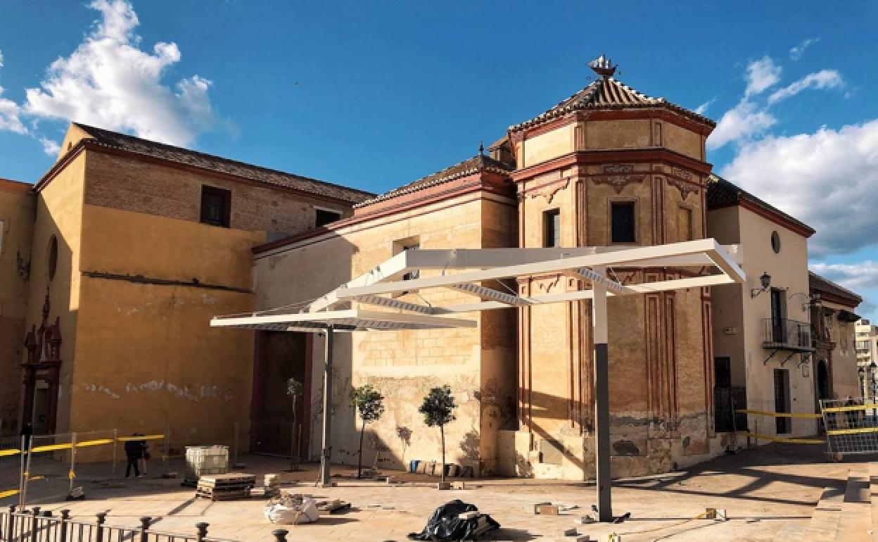 La pérgola de Santo Domingo, que el Ayuntamiento va a retirar después de la polémica.