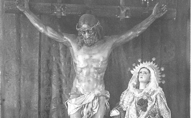 El Cristo de los Milagros junto a la Virgen de la Amargura. 