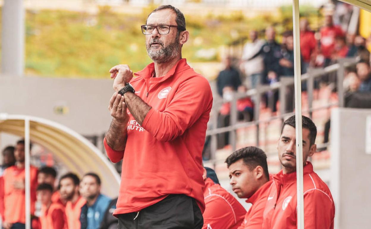 Juan Carlos Añón, en un partido de esta temporada del Málaga City. 