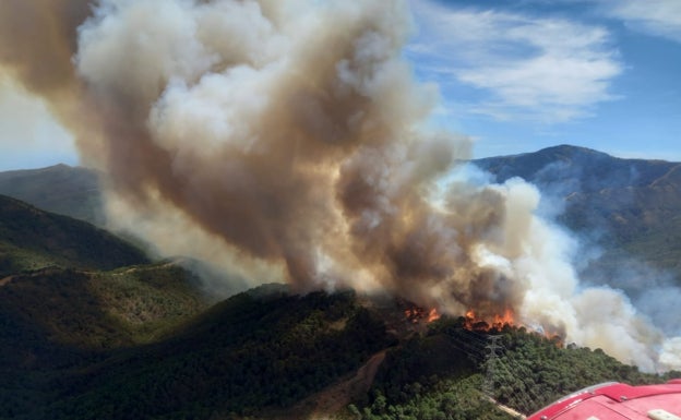 El bombero herido en Sierra Bermeja, un padre de familia de 45 años y vecino de Aznalcóllar