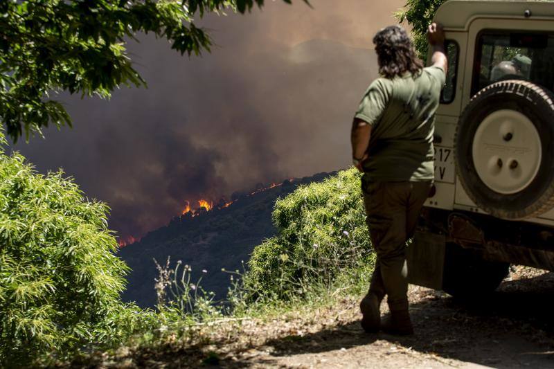 El incendio de Sierra Bermeja está lejos de su control aunque se espera que sea «menos complejo» que el de 2021