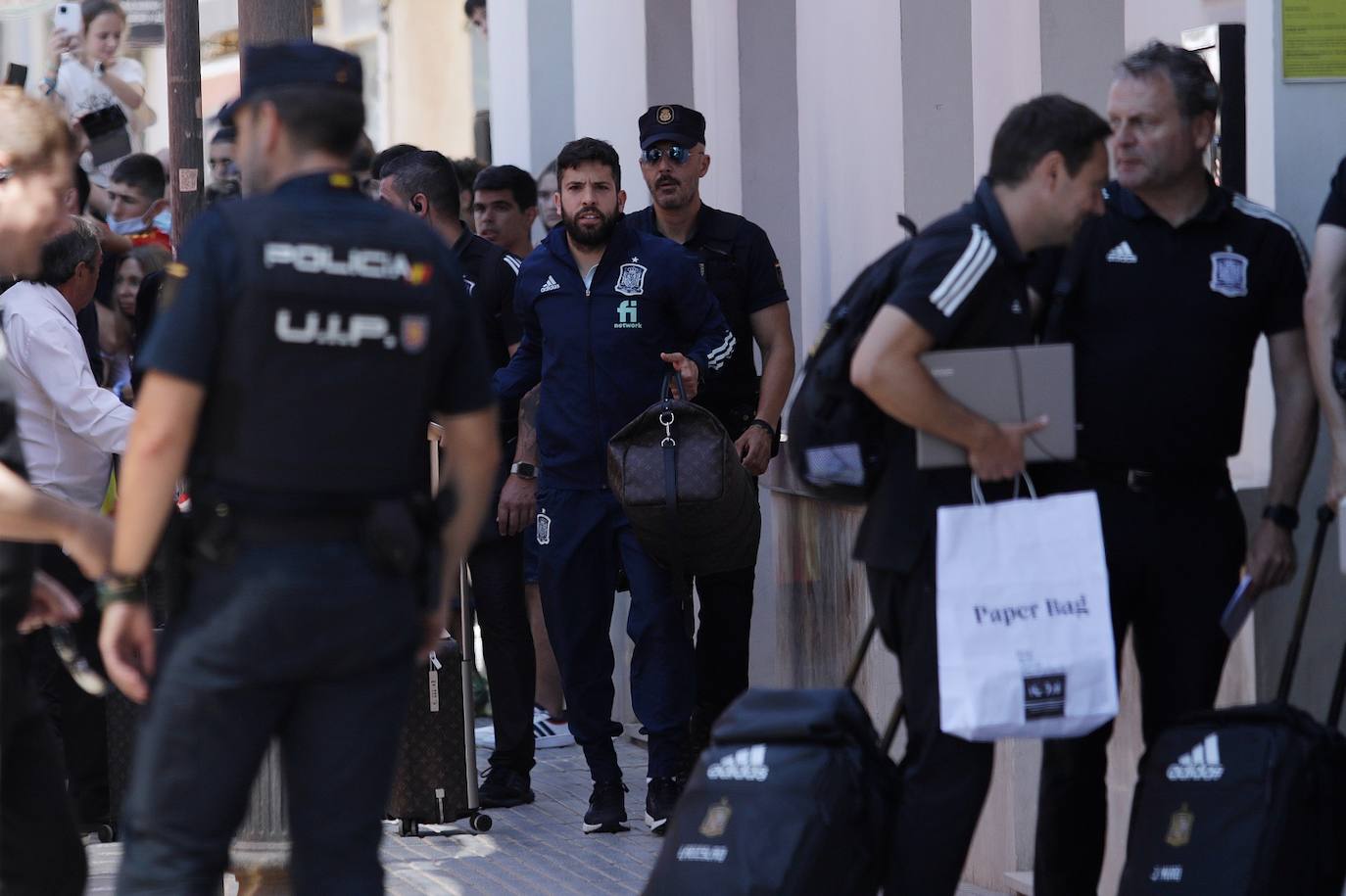 Ambiente en la llegada de la selección 