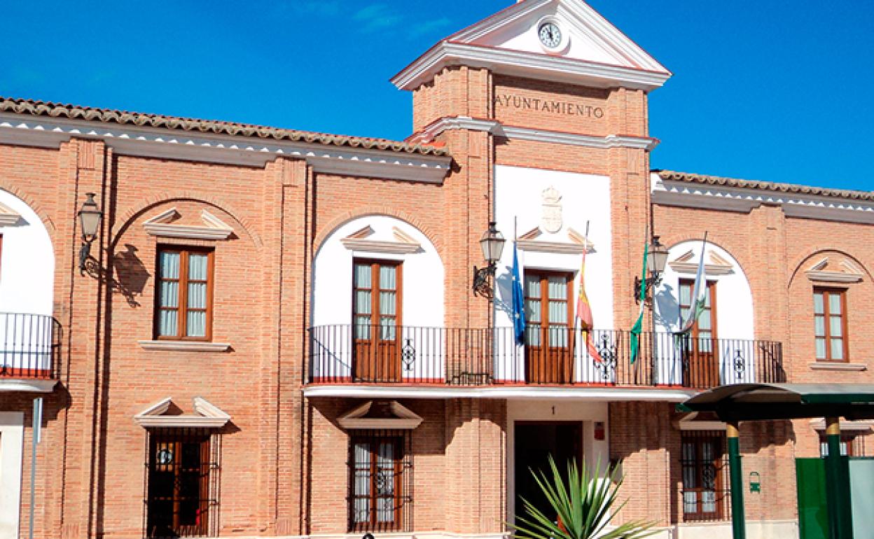 Fachada del Ayuntamiento de Sierra de Yeguas.