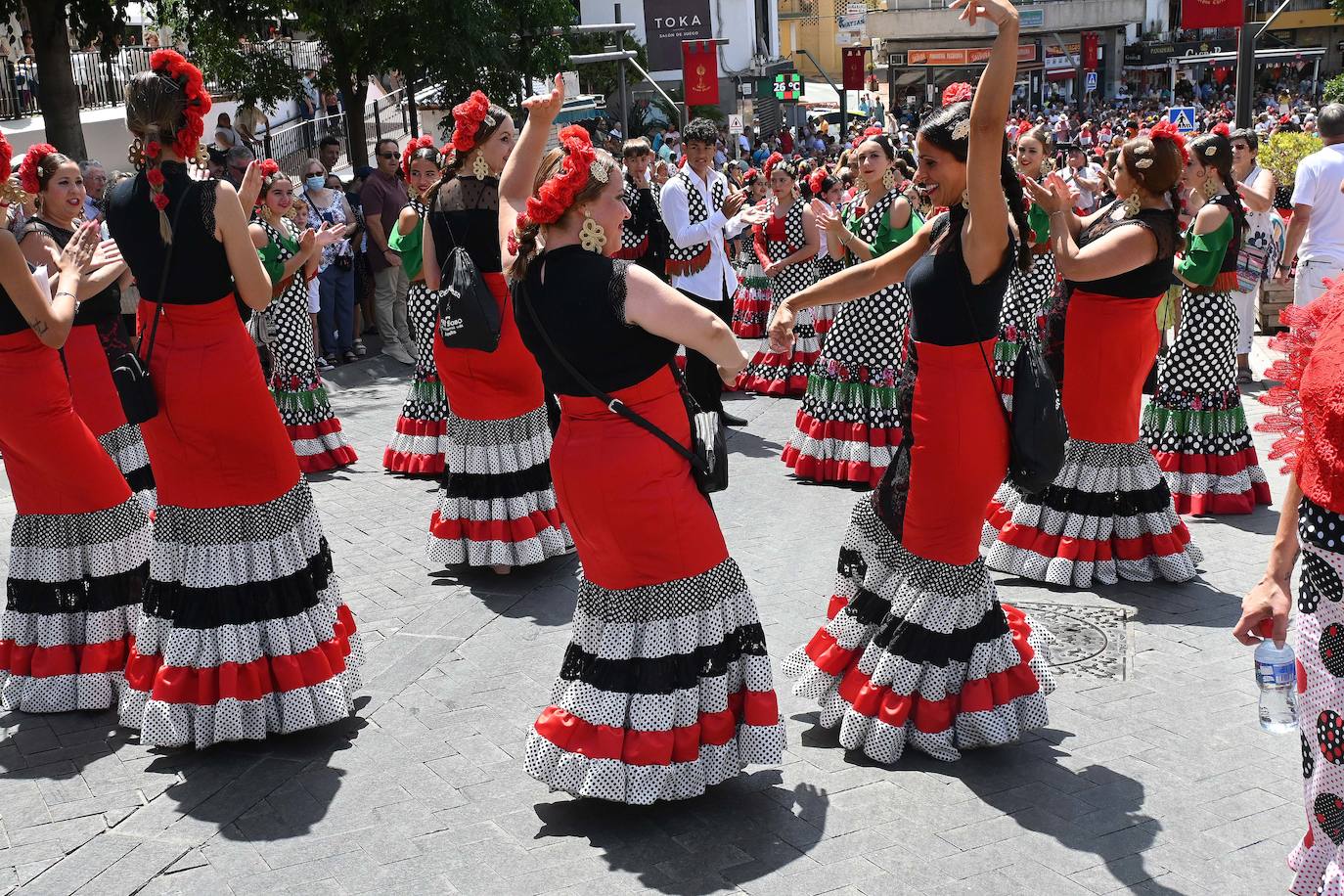 Procesión de San Bernabé por las calles de Marbella. 