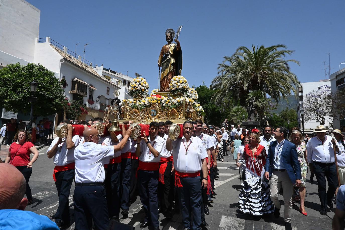 Procesión de San Bernabé por las calles de Marbella. 