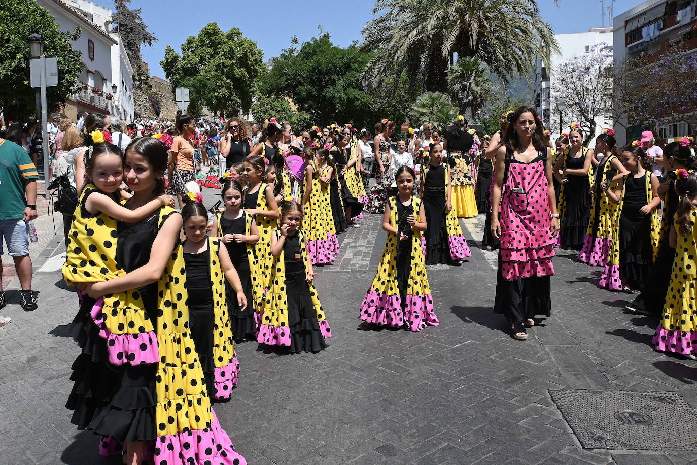 Procesión de San Bernabé por las calles de Marbella. 