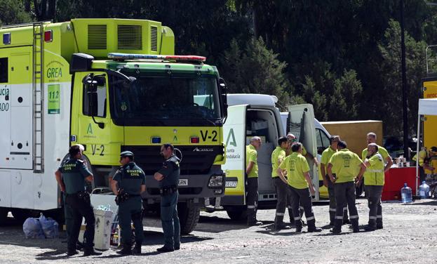 Más de 200 bomberos y 20 aeronaves luchan aún por controlar el incendio de Pujerra