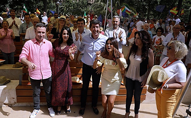 Guillermo Díaz, Inés Arrimadas, Juan Marín, Nuria 'huracán Rodríguez (así la presentaron) y Rocío Ruiz