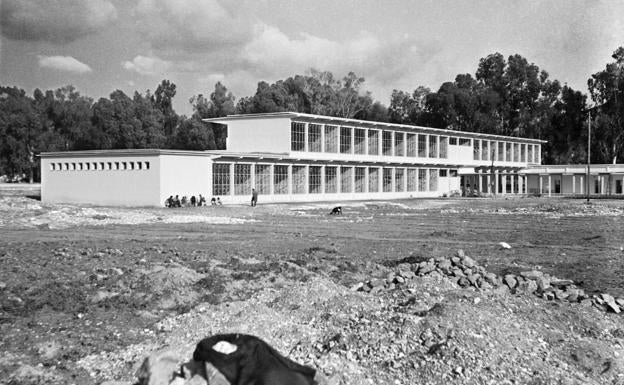 Diciembre, 1957. Obras del Instituto de Martiricos. 