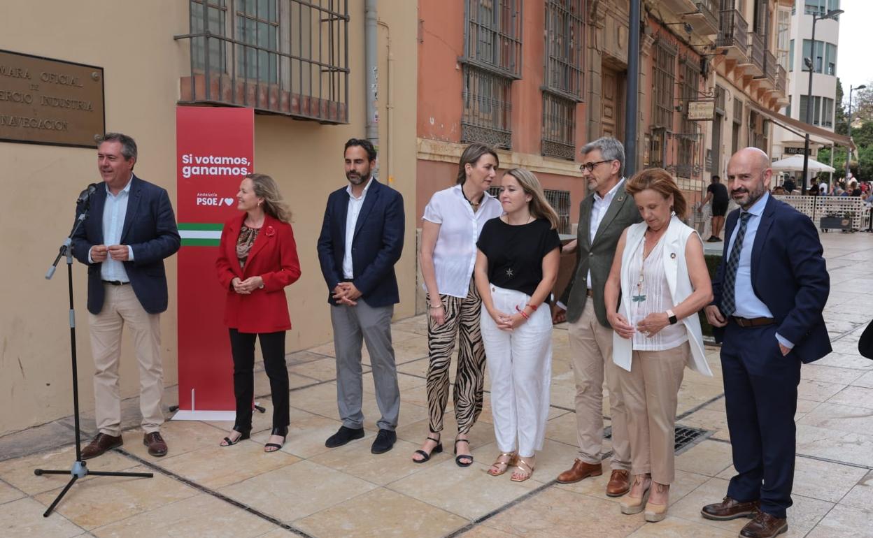 Juan Espadas, Nadia Calviño y dirigentes y candidatos socialistas de Málaga.