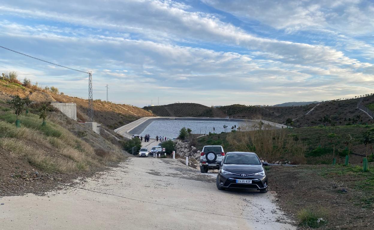 Imagen de la balsa de riego de La Crujía en Vélez-Málaga, gestionada por la Junta Central de Usuarios del Sur del Guaro. 