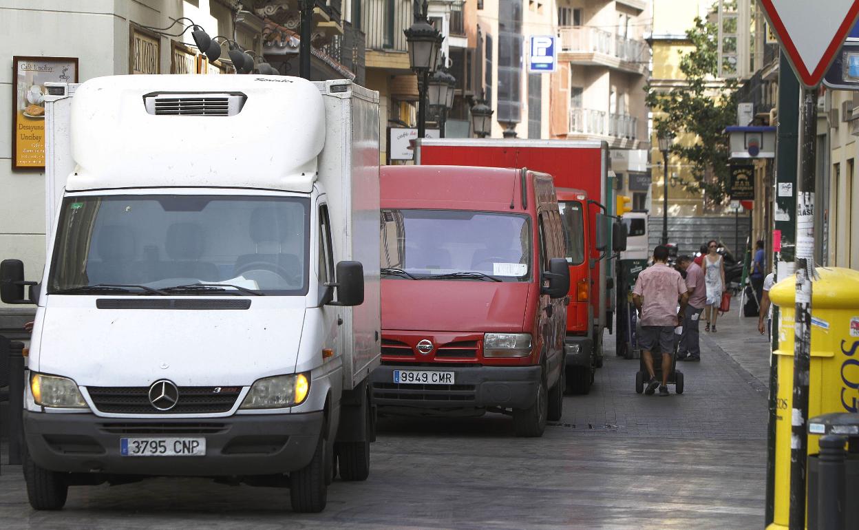 Vehículos de distribución de mercancías en el Centro de Málaga. 
