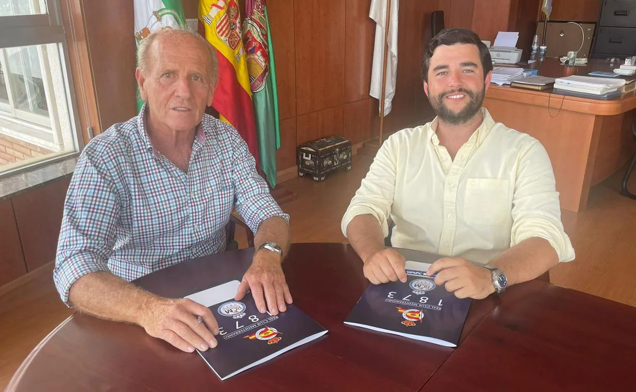 Eduardo Cestino y Pablo Gonzalo, tras la firma del acuerdo. 