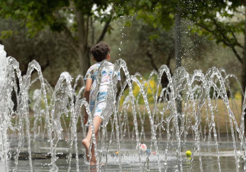 Este viernes la ola de calor disparará los termómetros en toda España. 