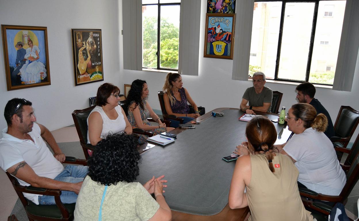 Reunión de padres con el alcalde.