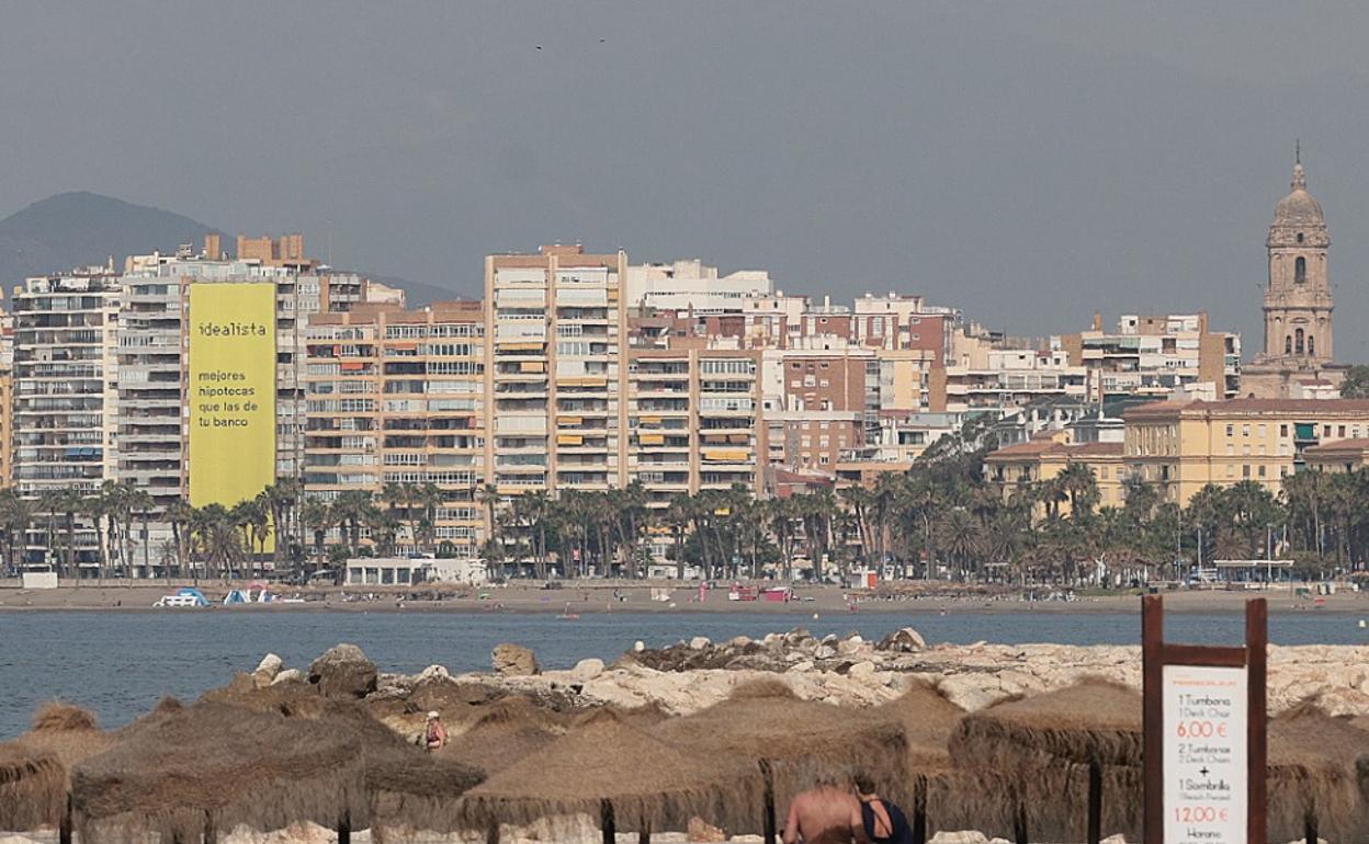 Málaga aprueba la ordenanza que limitará la publicidad en edificios