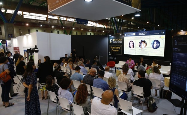 Ponencia con representantes del Ministerio de Cultura. 