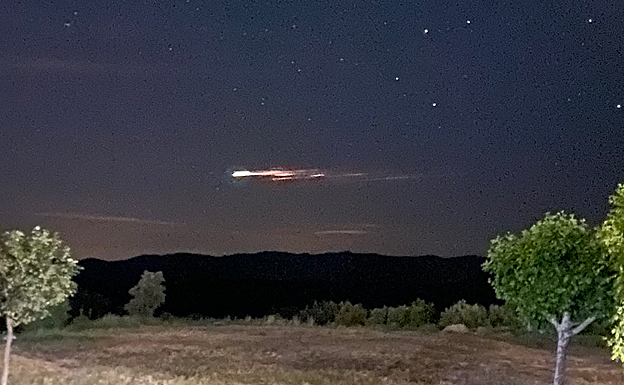 Las luces blancas en el cielo que sobresaltaron esta madrugada a numerosos malagueños ya tienen explicación