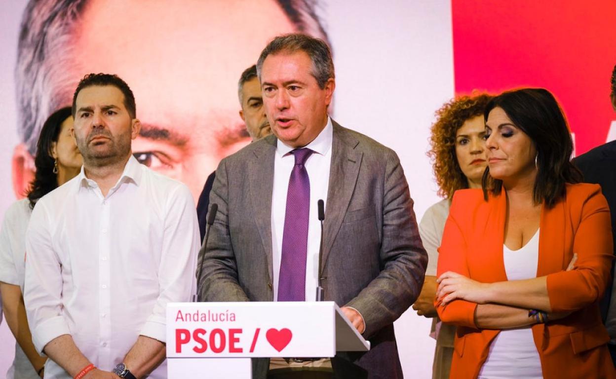 El líder del PSOE andaluz en su comparecencia la noche electoral tras conocerse los resultados. sur