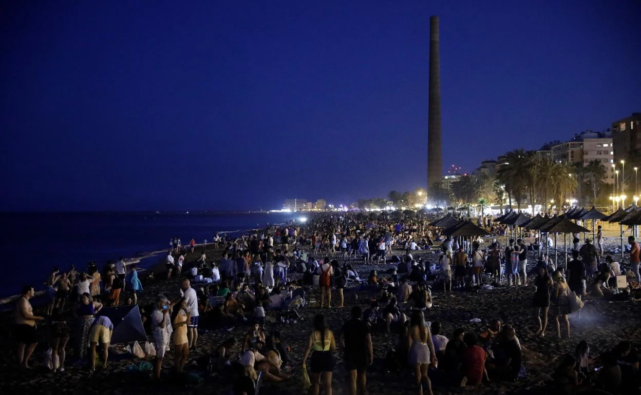 La noche de San Juan en Málaga capital termina con más de 90 denuncias, pero sin grandes incidentes