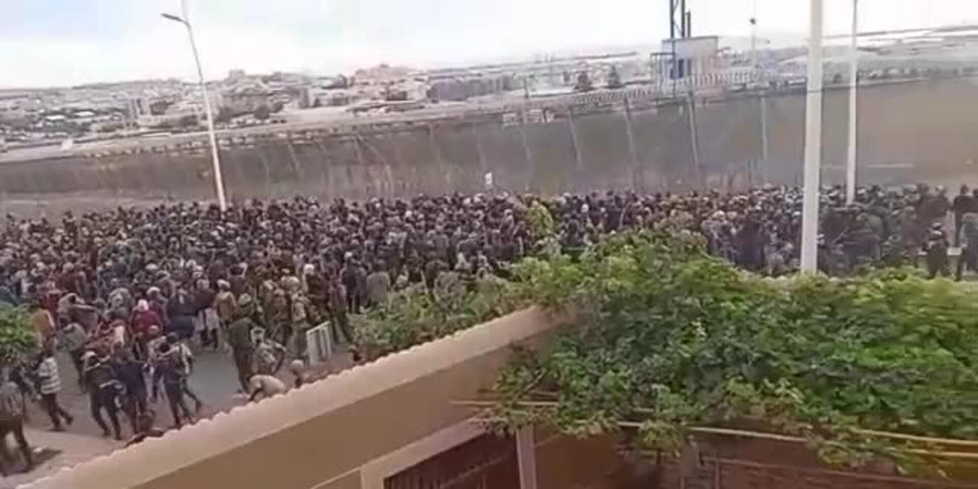 Tensión en el asalto a la valla de Melilla