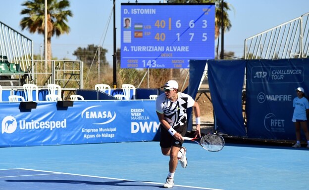 Denis Istomin, en acción este domingo. 