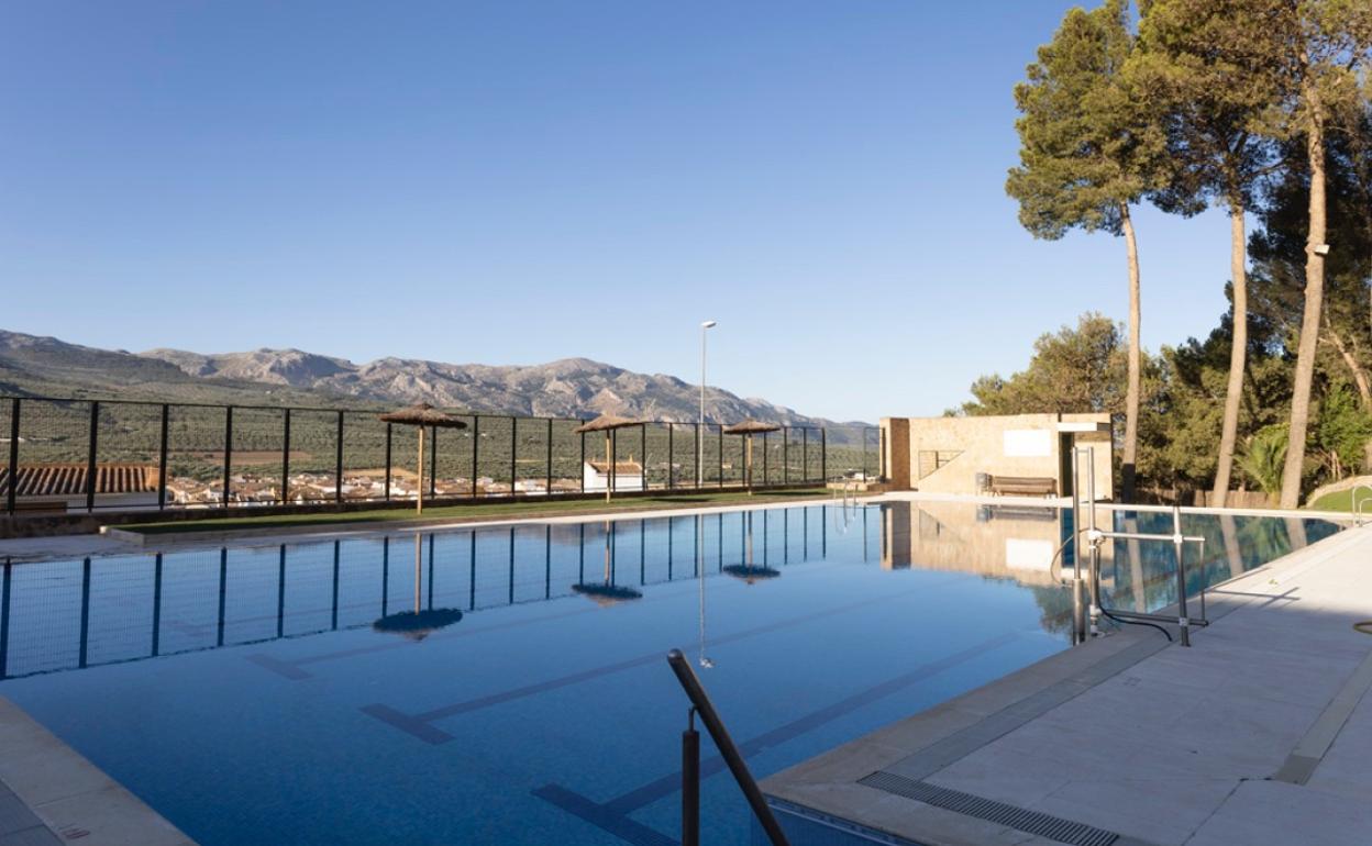 Nueva piscina del complejo.