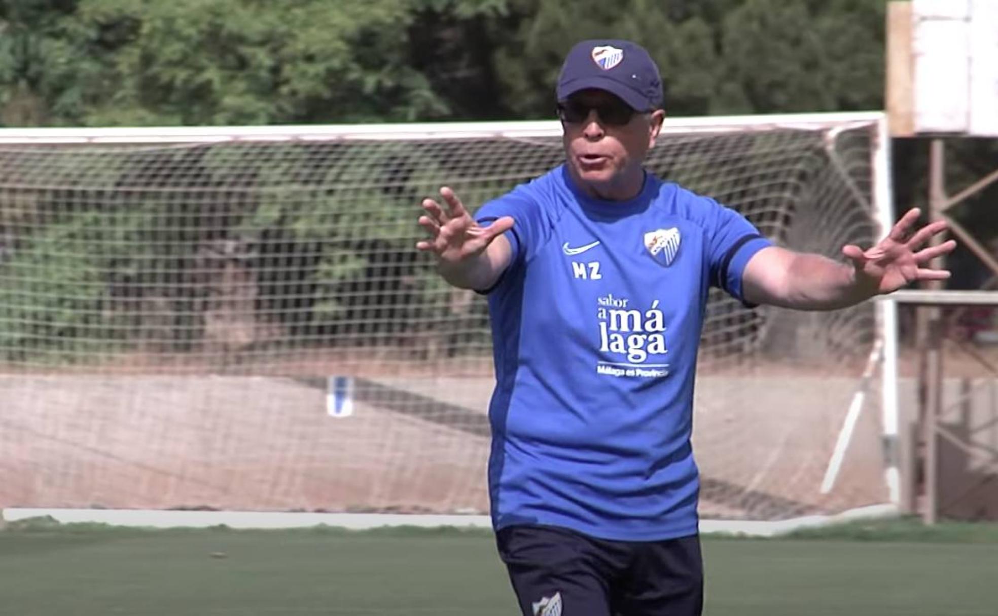 Antonio Tapia dirige un entrenamiento de pretemporada del Málaga hace unos días en El Viso.