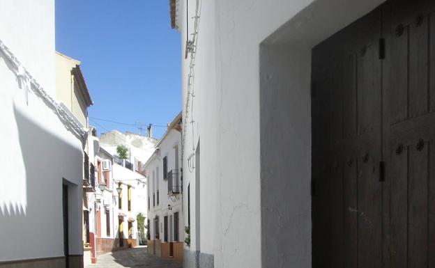 Las calles del casco urbano de Arriate conservan el encanto de los pueblos serranos. 