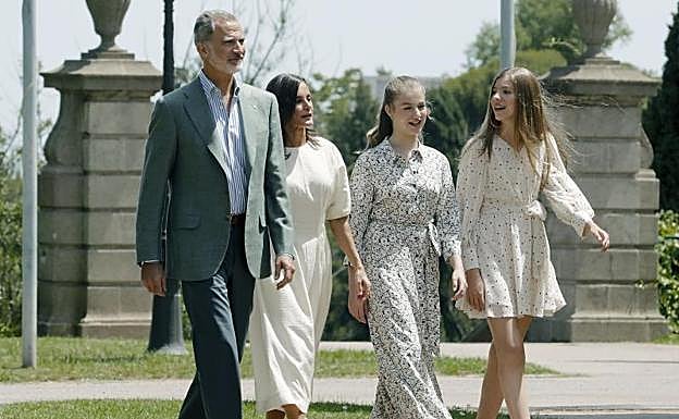 Los reyes y sus hijas, en Barcelona. 