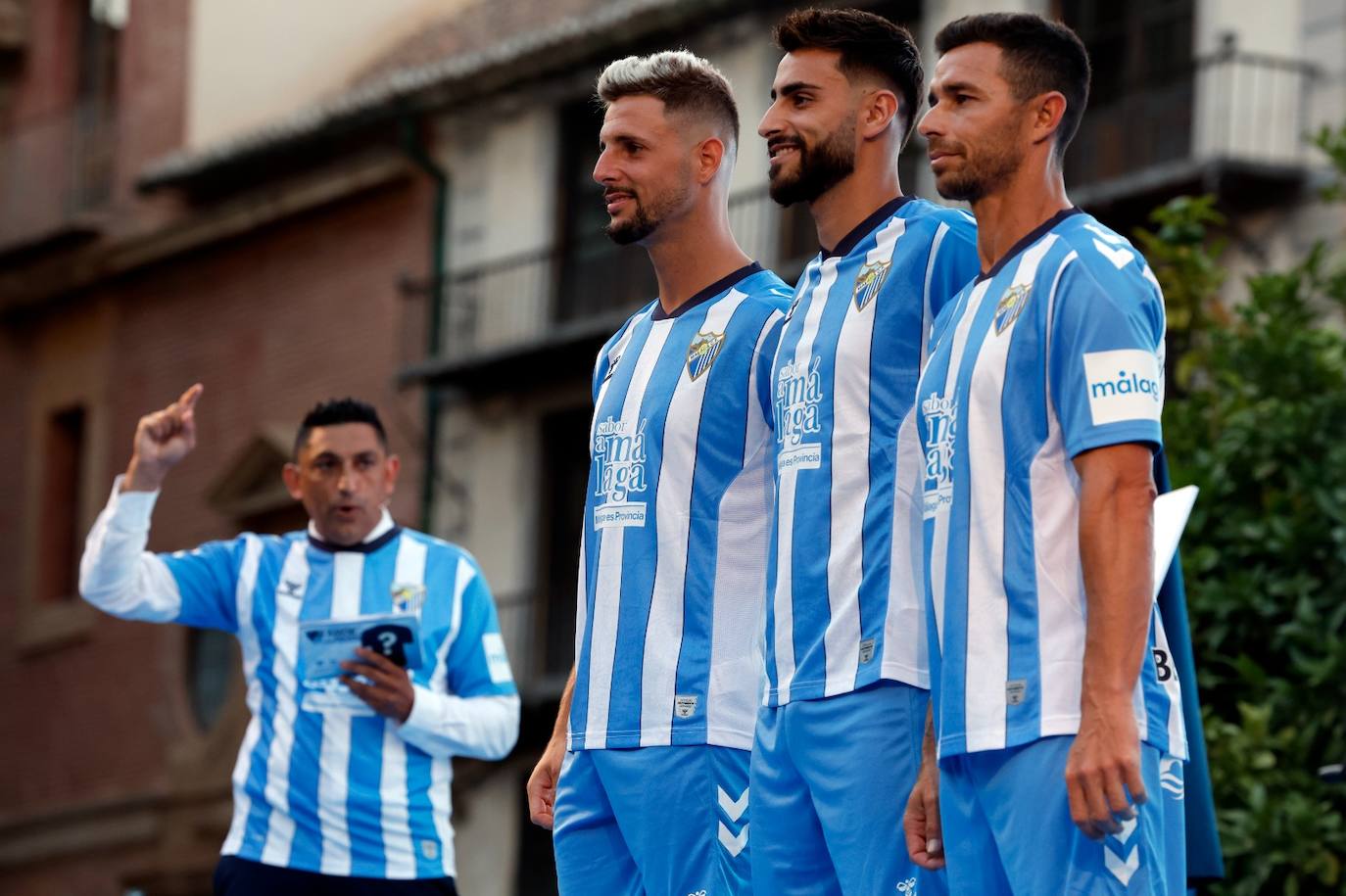 El Málaga desveló la que será la camiseta de su primera equipación 