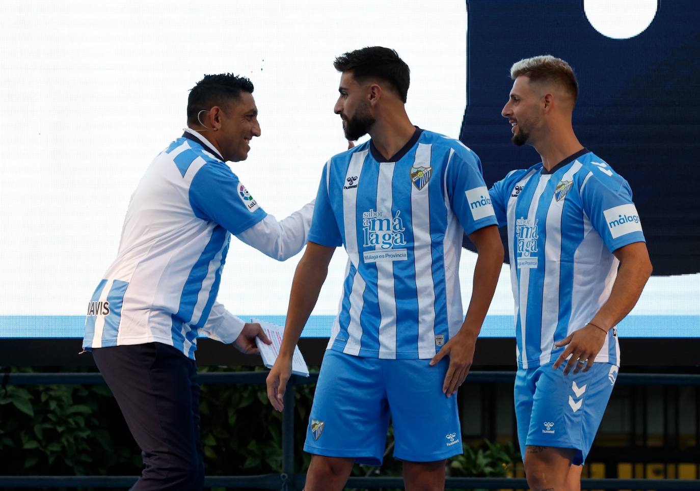 El Málaga desveló la que será la camiseta de su primera equipación 